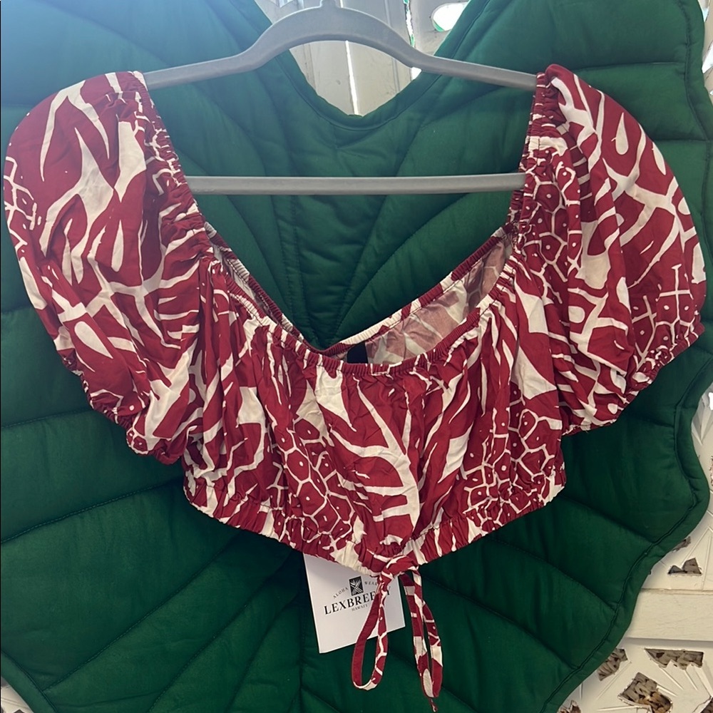 NWT Lex Breezy ulu print maroon and white puff sleeve crop top. Size XL.
